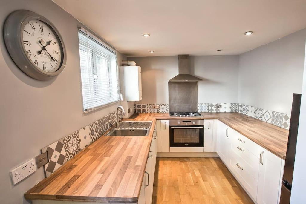 Charming Apartment In Deal Near The Beach & Town Exterior photo